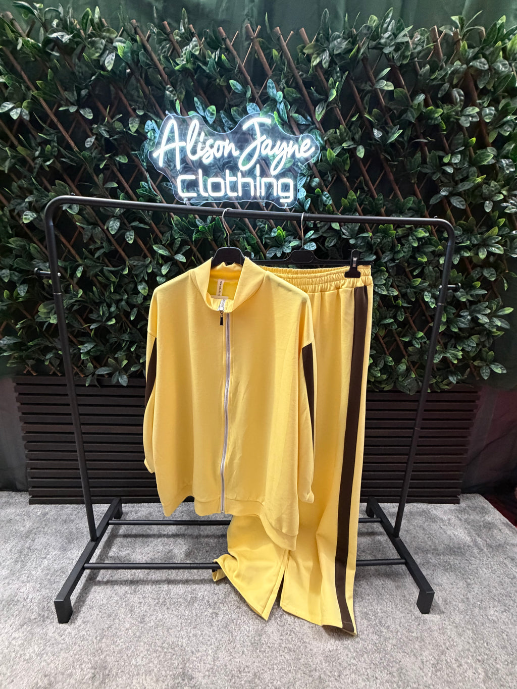 PLUS SIZE Soft, zip up tracksuit. (16-22)