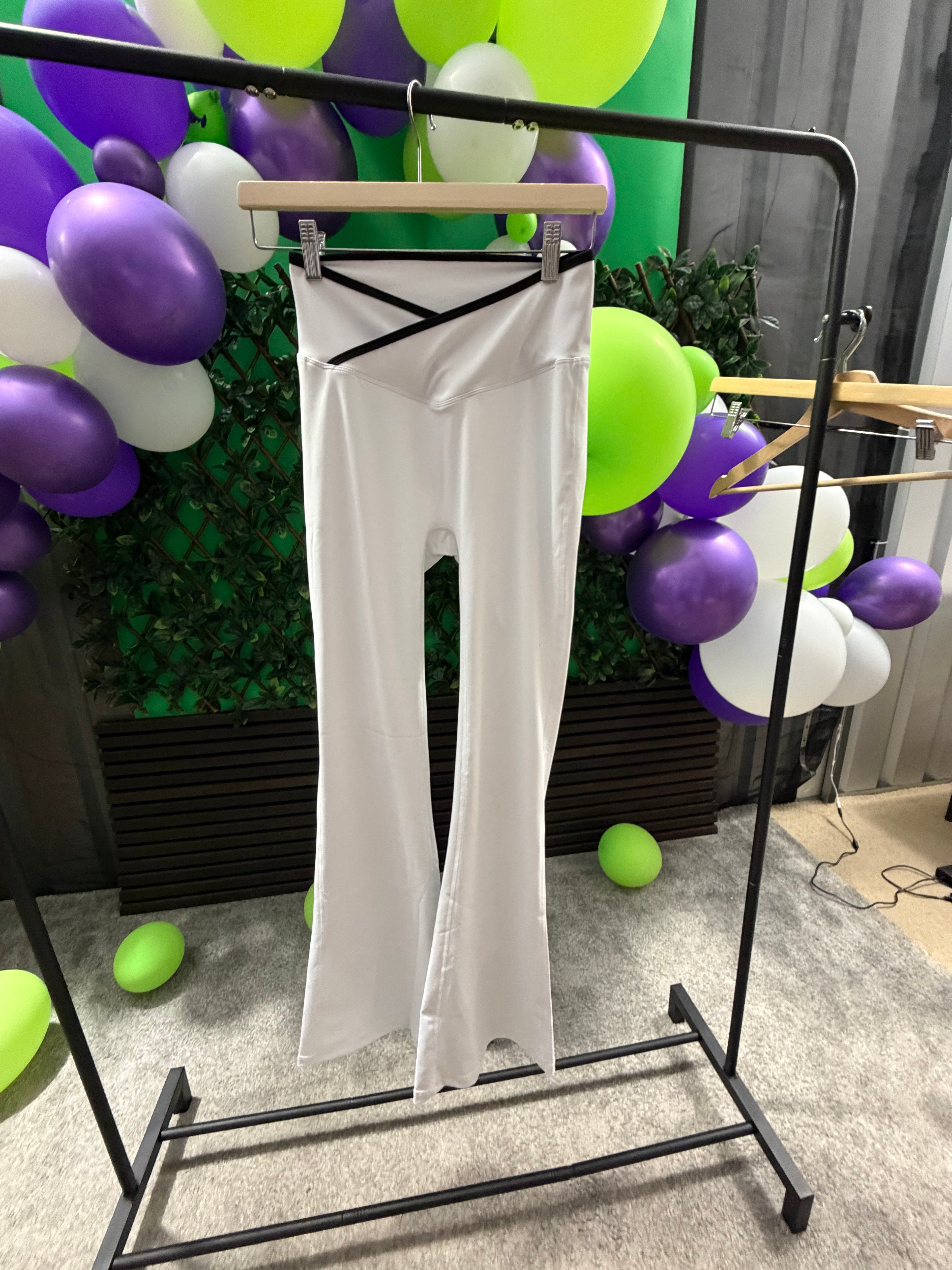 Viral, Cross Waistband Gym Set