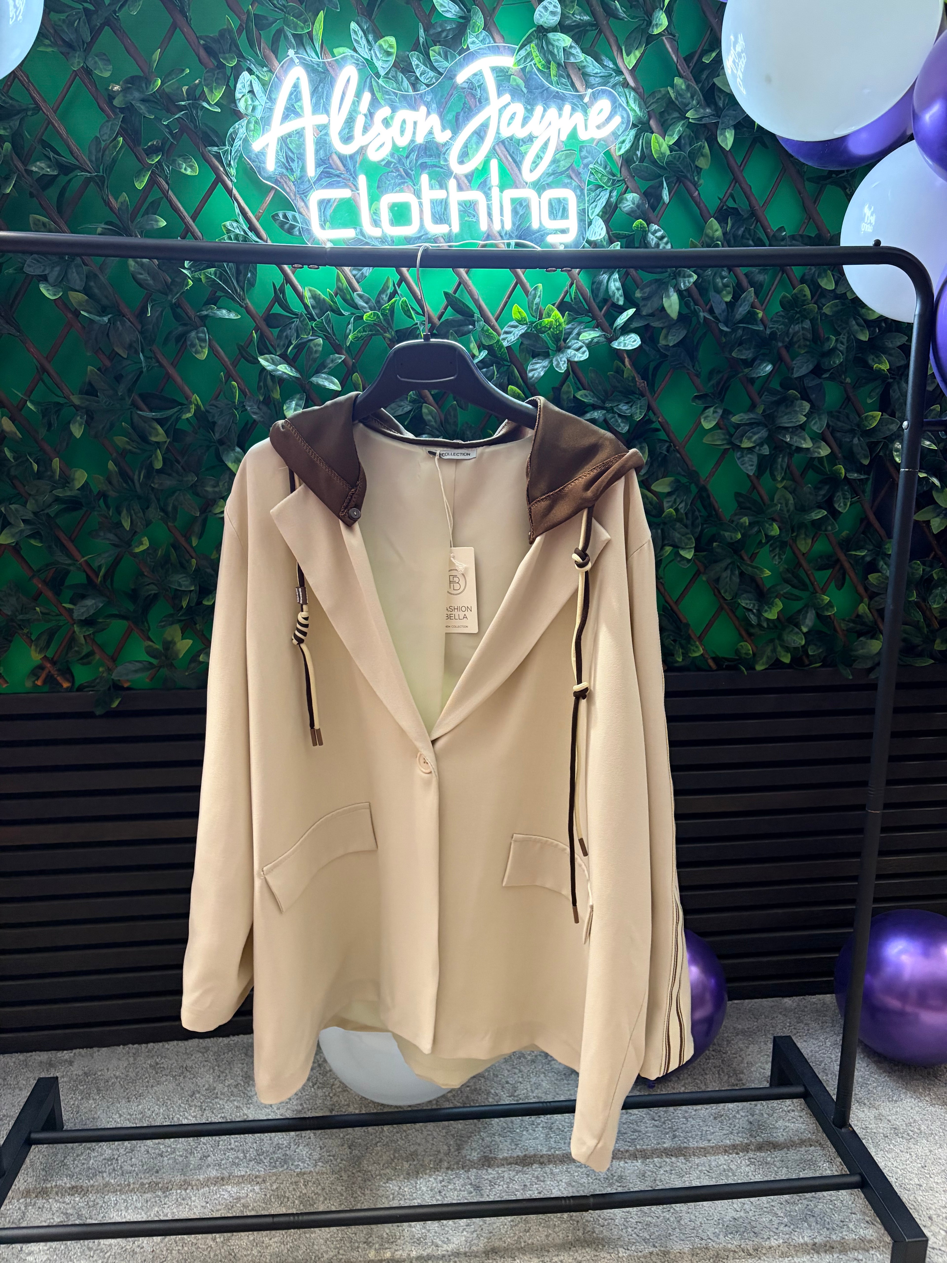 PLUS SIZE Blazer with detachable hood. (16-22)