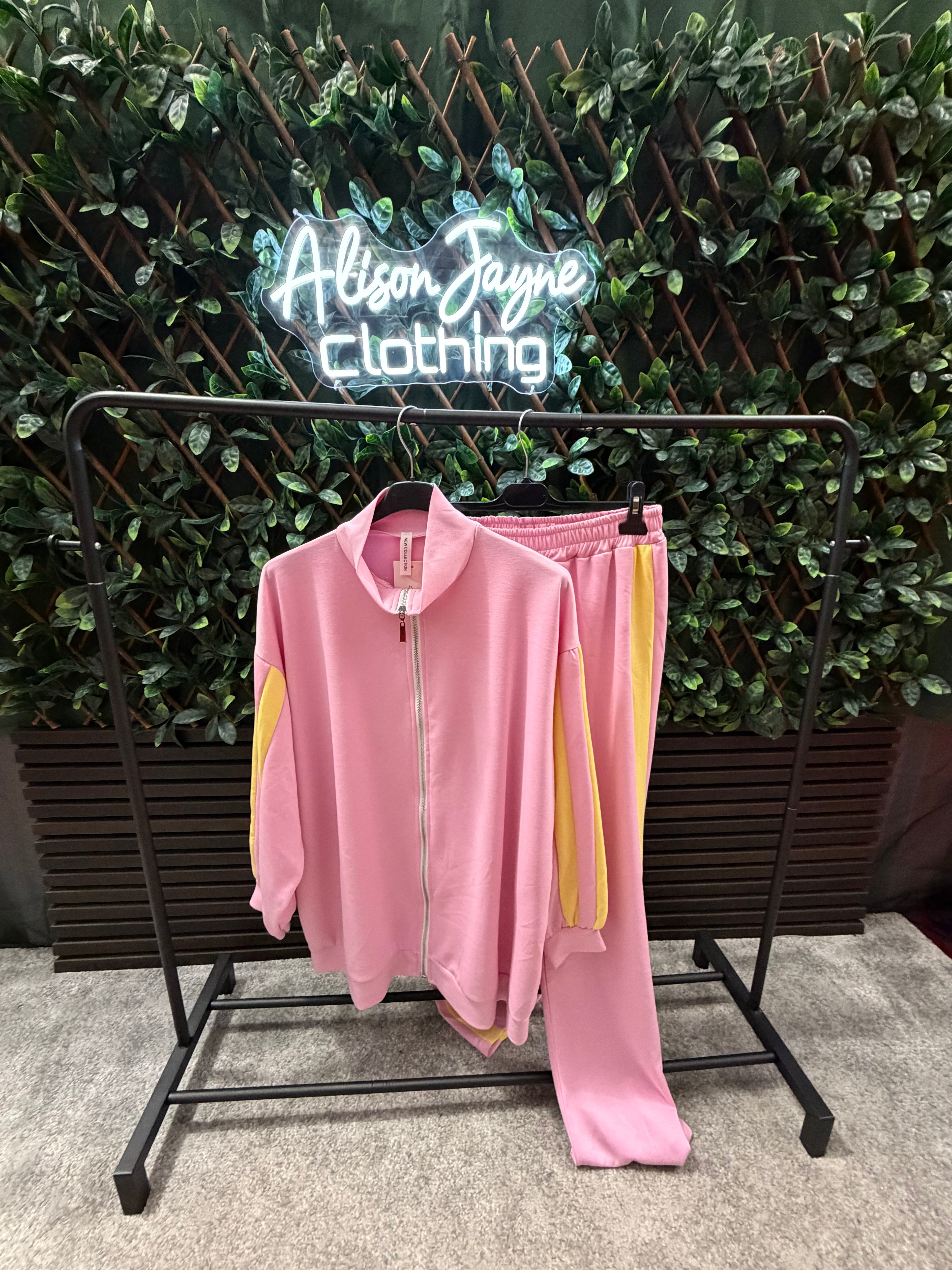 PLUS SIZE Soft, zip up tracksuit. (16-22)