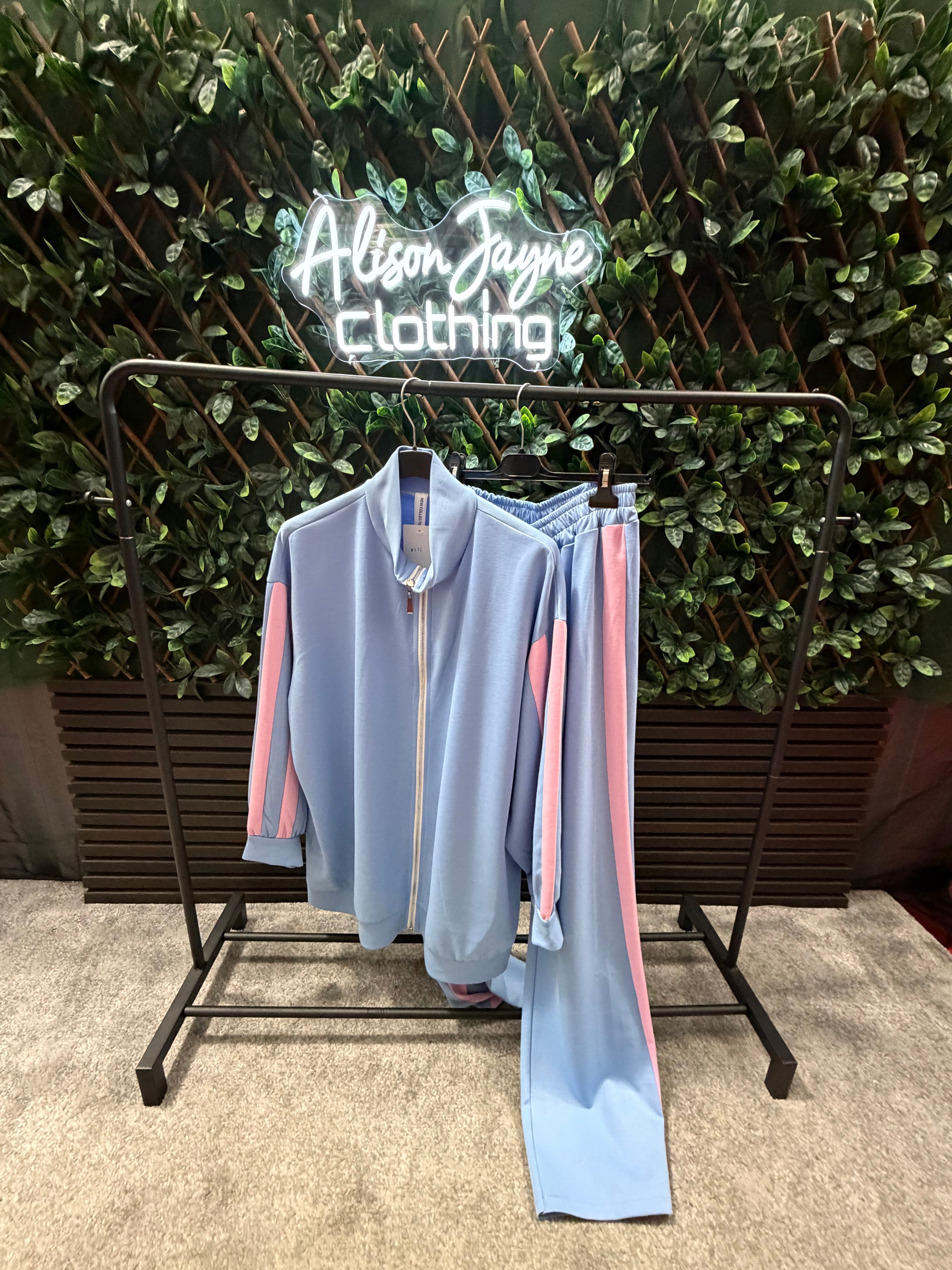 PLUS SIZE Soft, zip up tracksuit. (16-22)