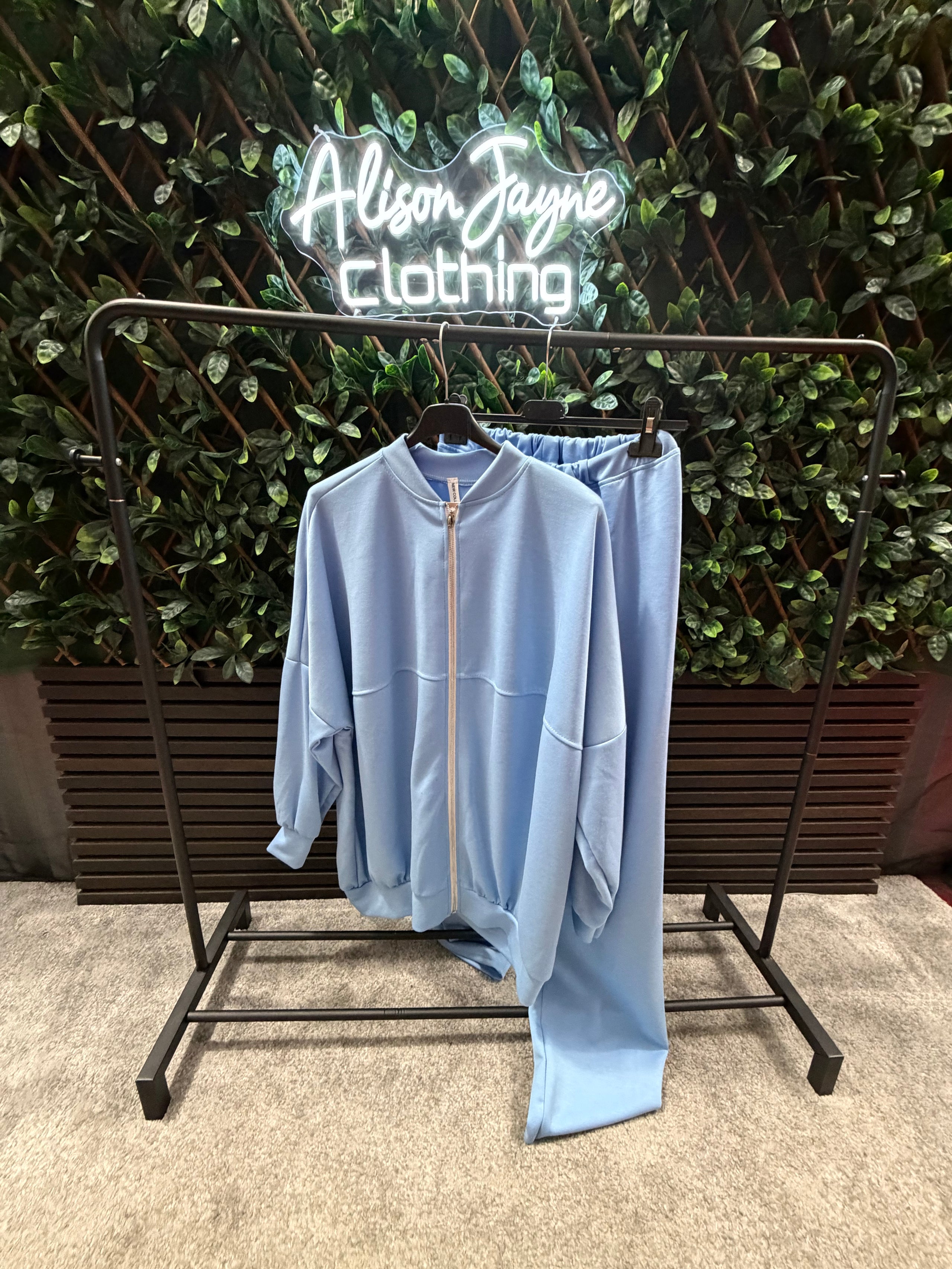 PLUS SIZE Bomber style tracksuit. (16–22)