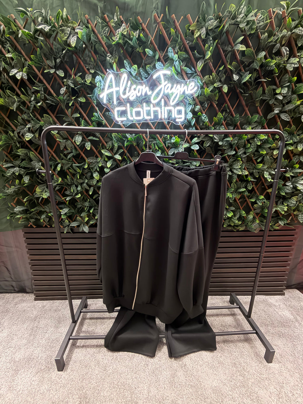 PLUS SIZE Bomber style tracksuit. (16–22)