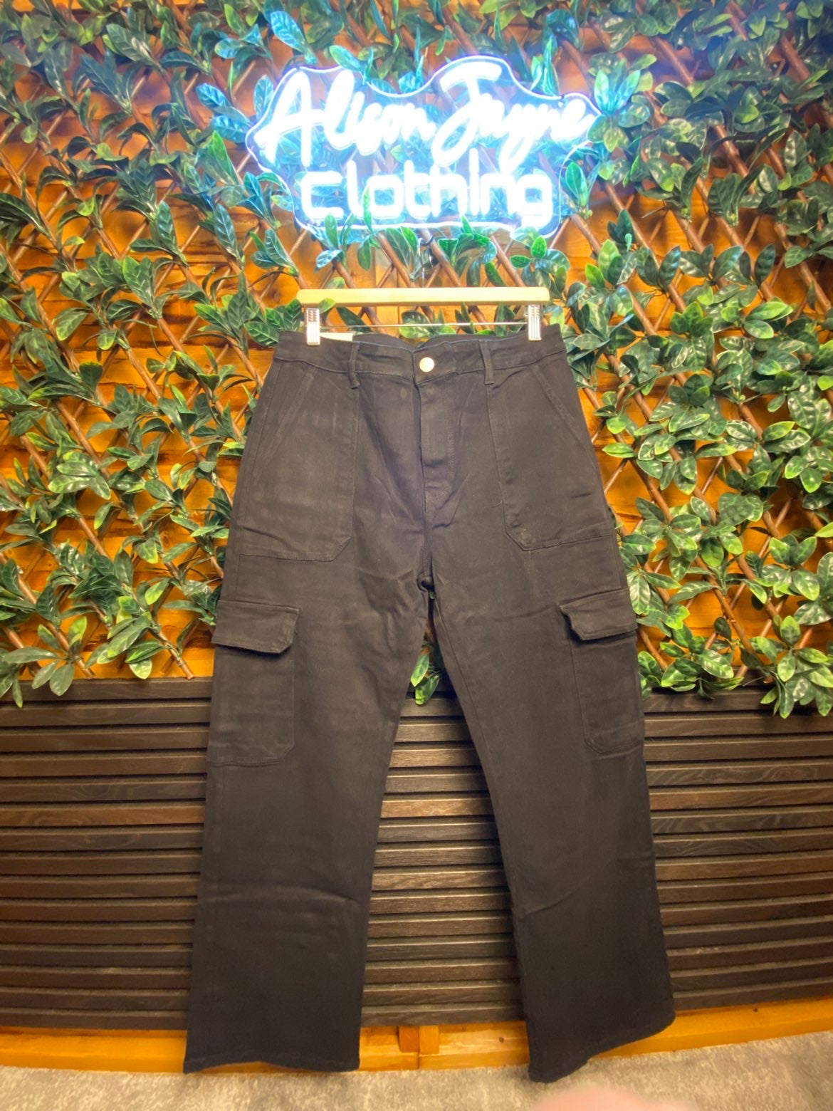 PLUS SIZE Denim cargo trousers with pockets.