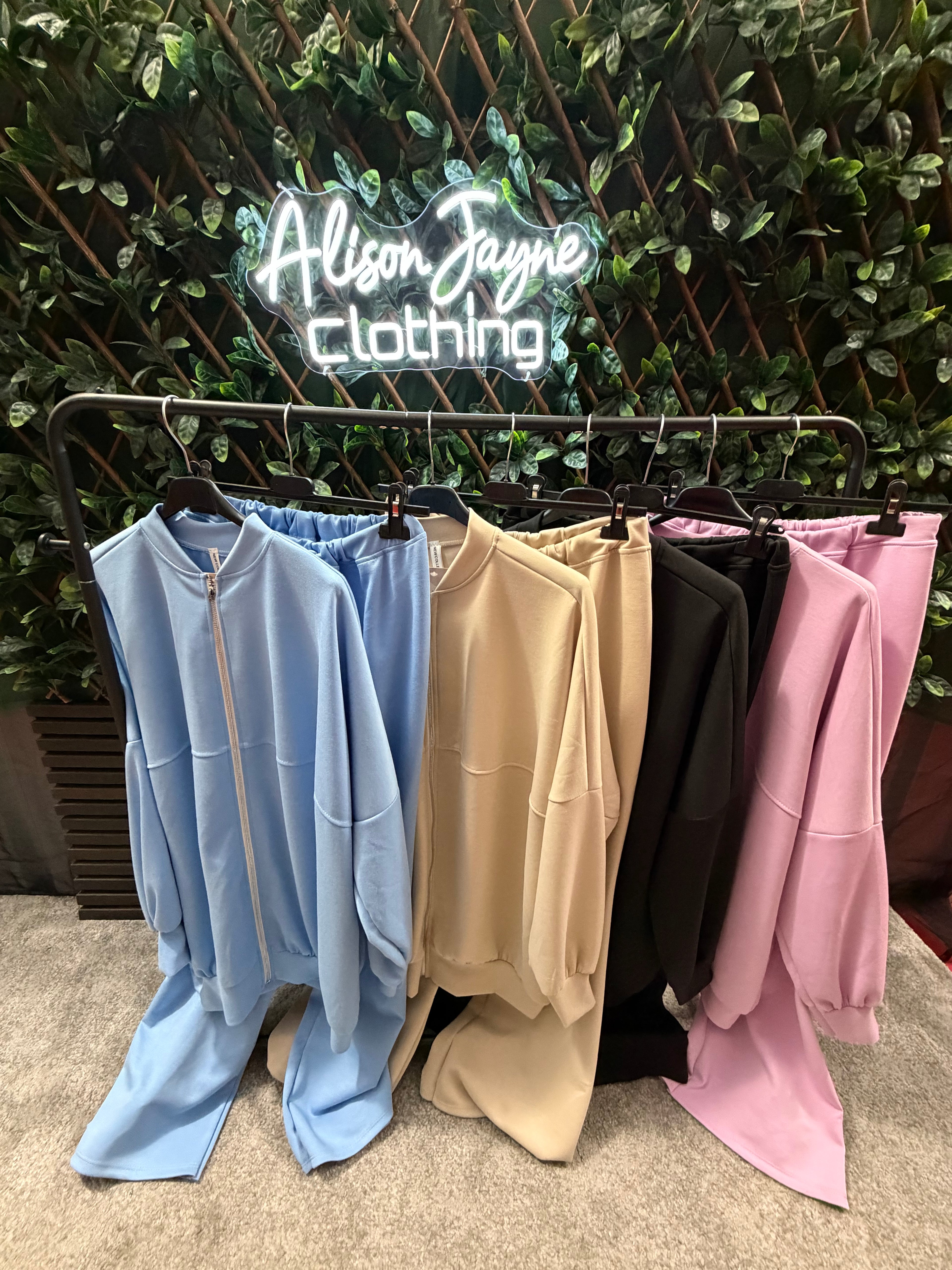 PLUS SIZE Bomber style tracksuit. (16–22)