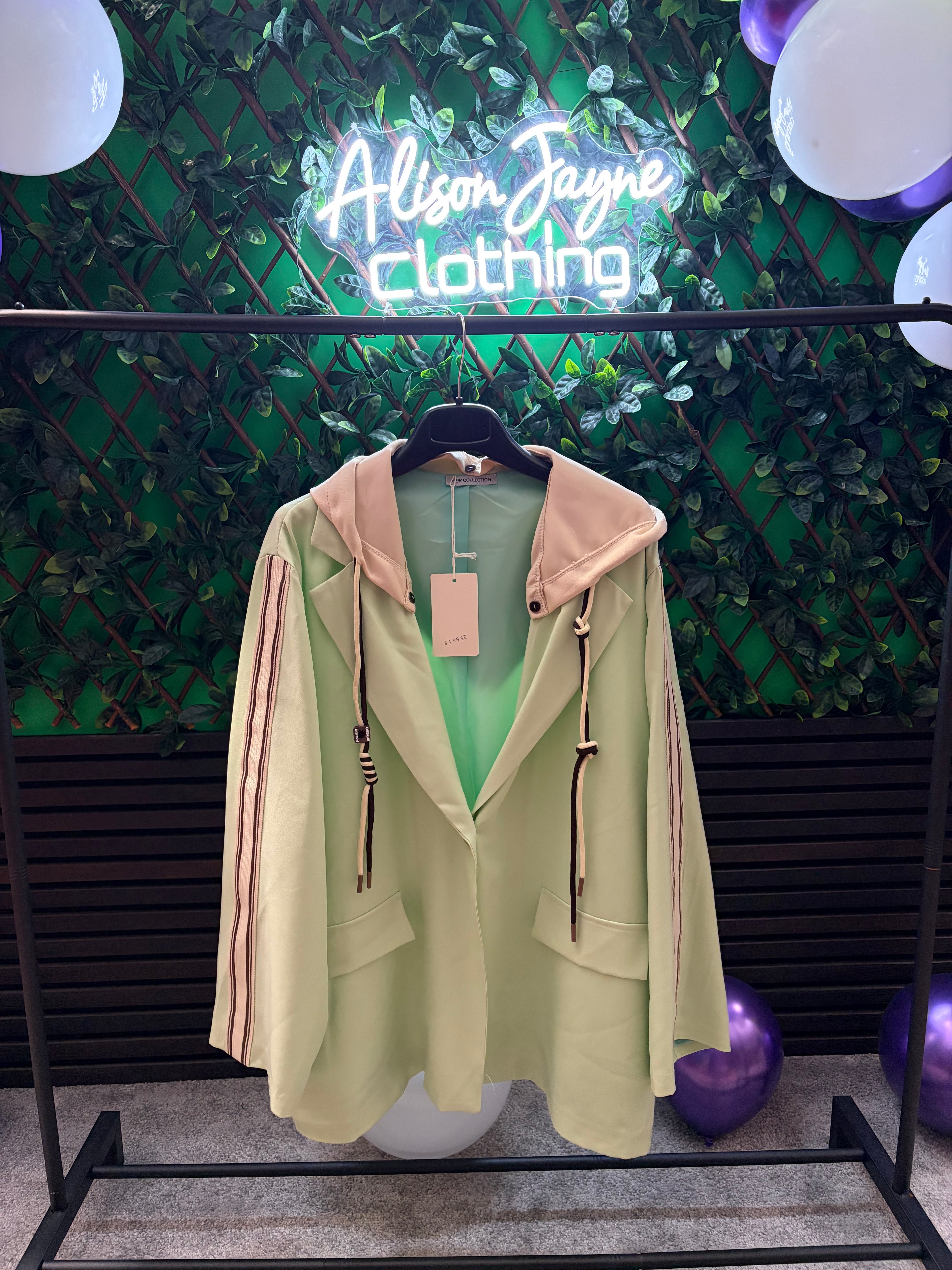 PLUS SIZE Blazer with detachable hood. (16-22)
