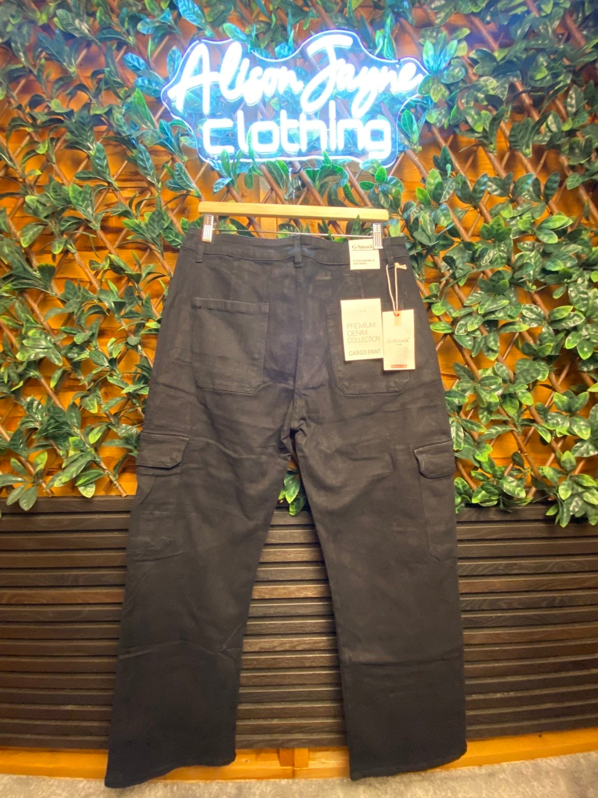PLUS SIZE Denim cargo trousers with pockets.