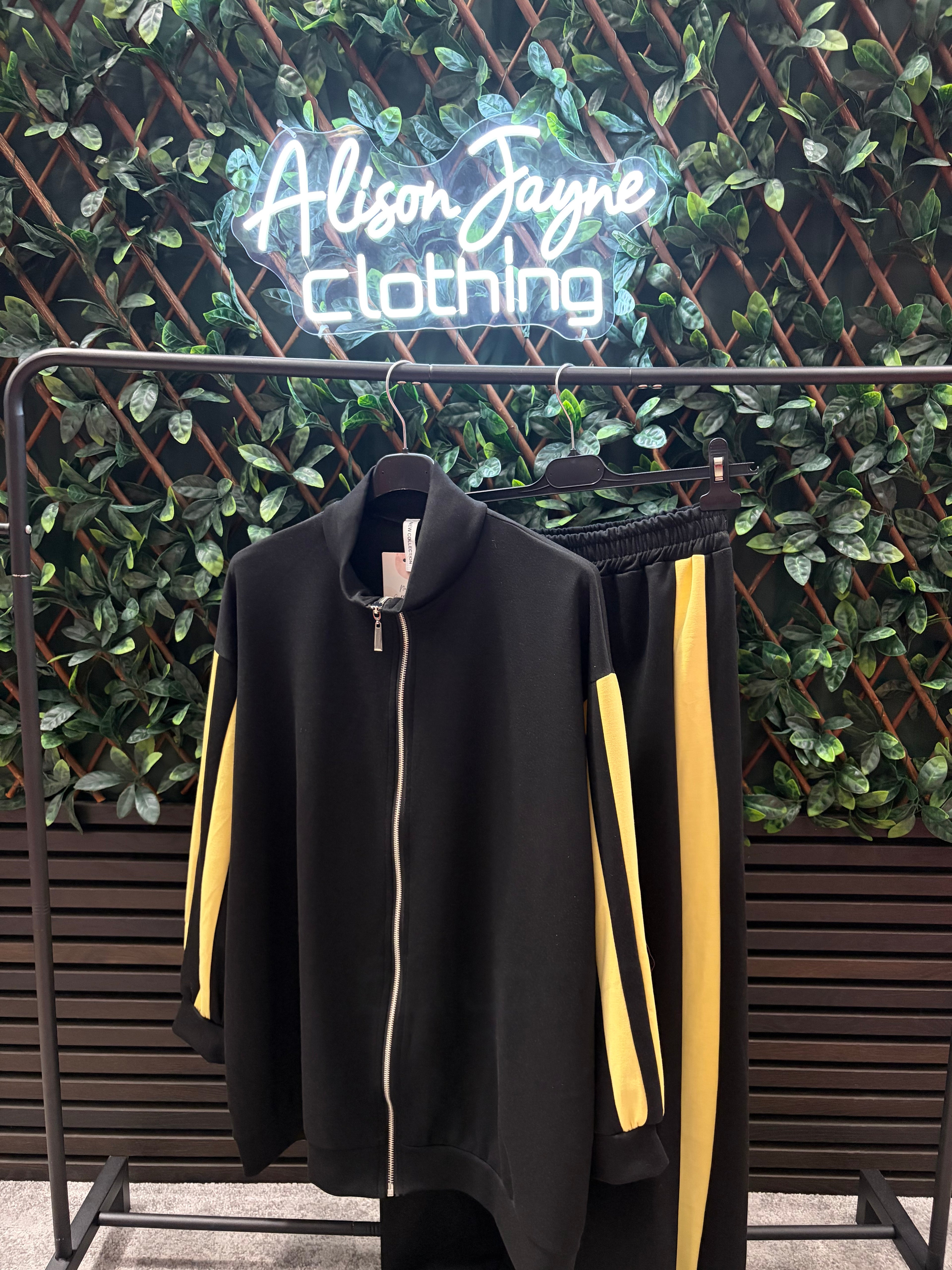 PLUS SIZE Soft, zip up tracksuit. (16-22)