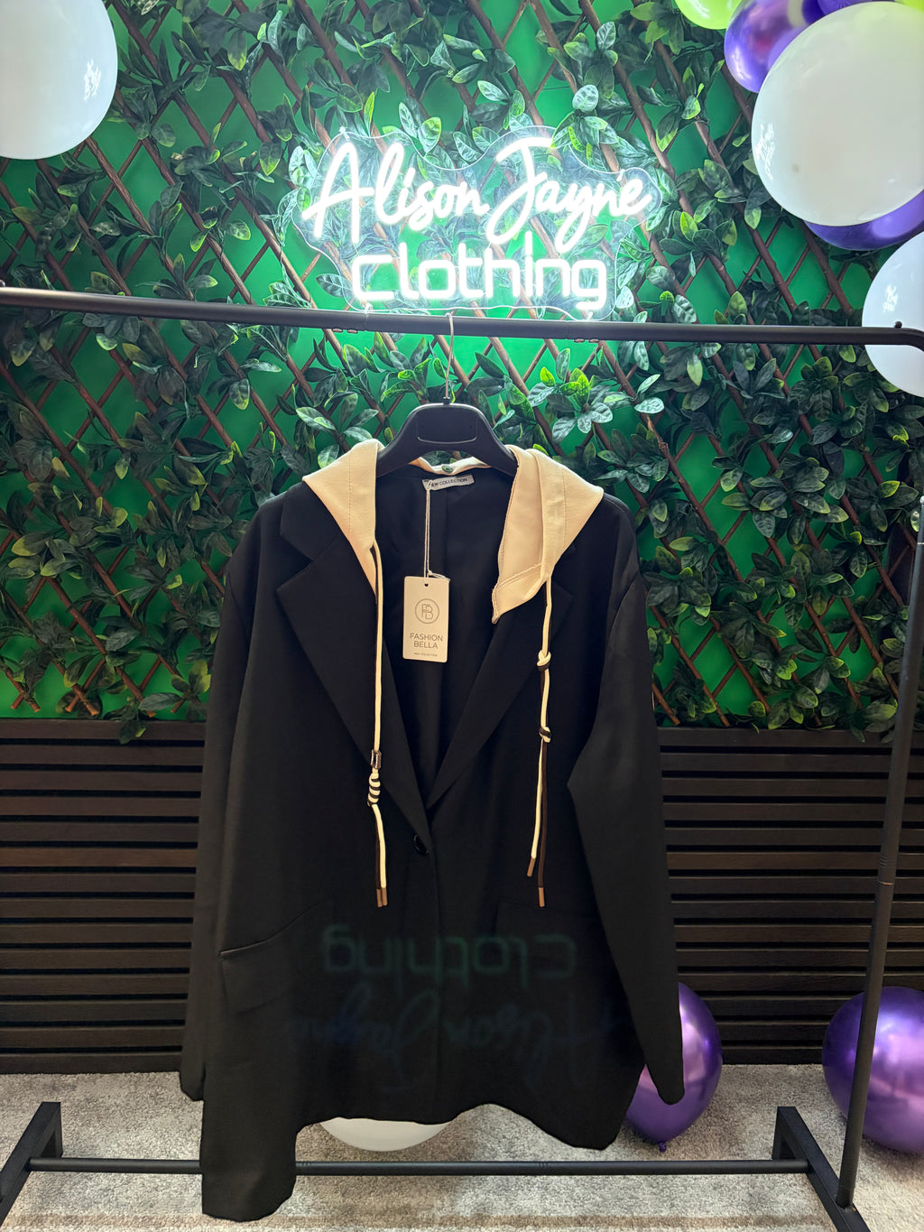 PLUS SIZE Blazer with detachable hood. (16-22)