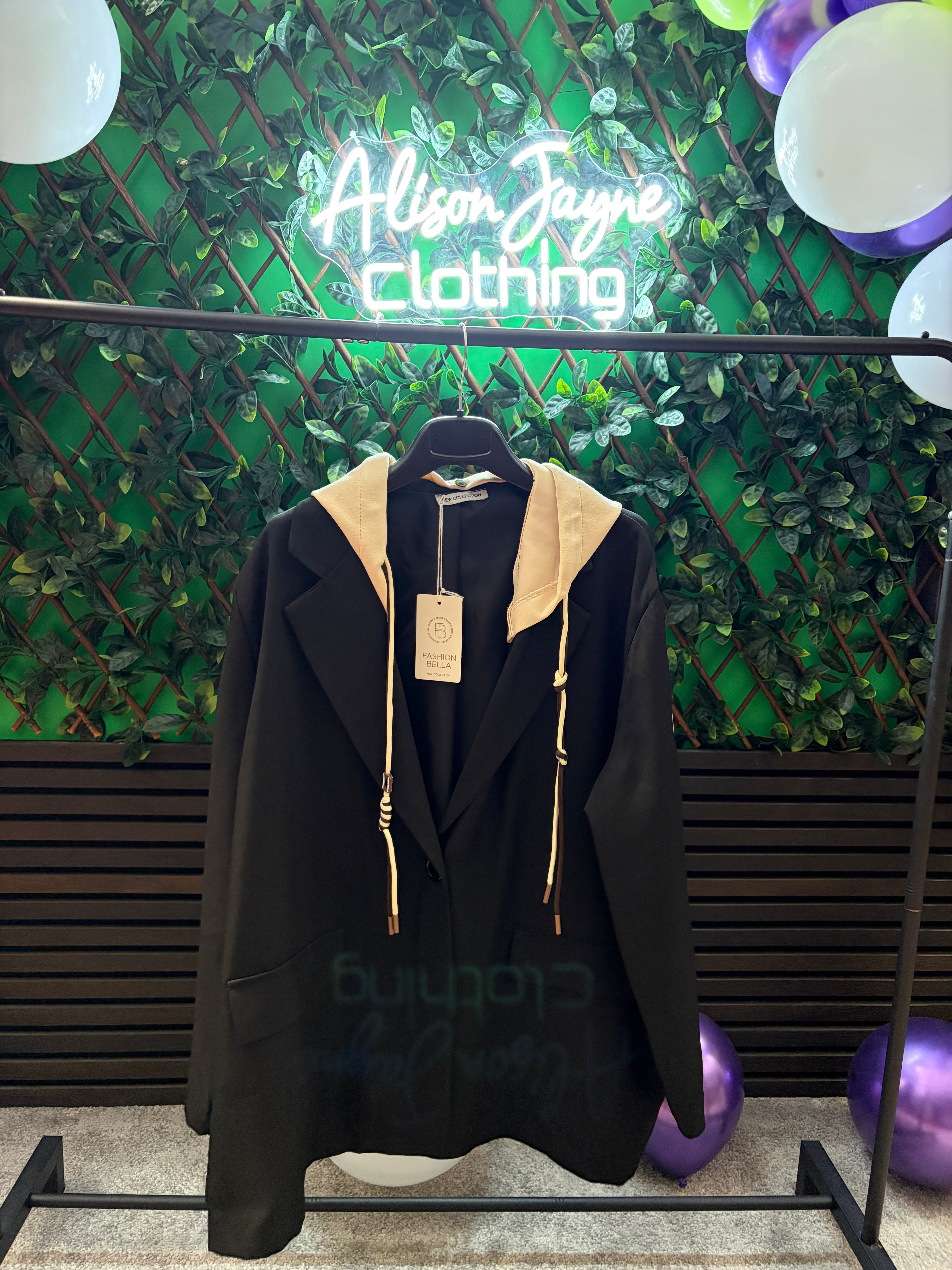 PLUS SIZE Blazer with detachable hood. (16-22)