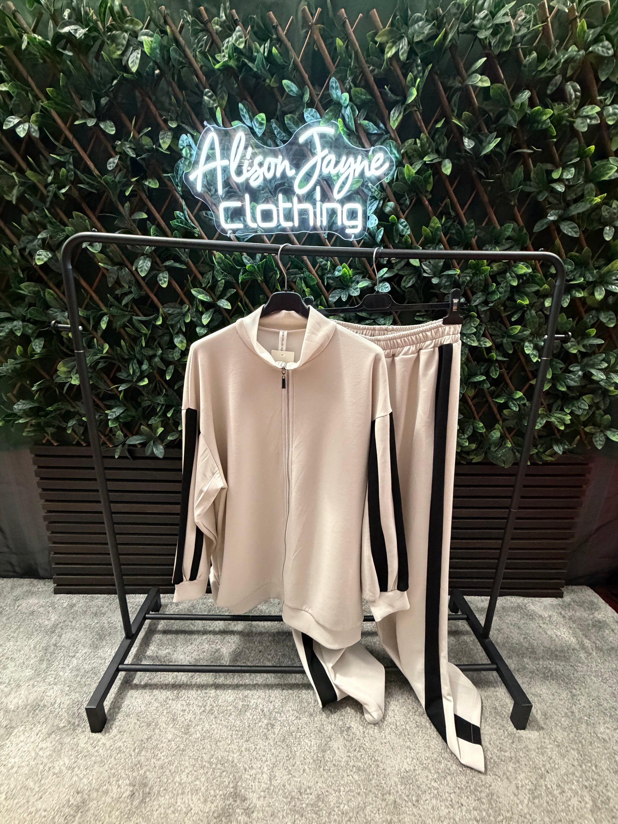PLUS SIZE Soft, zip up tracksuit. (16-22)
