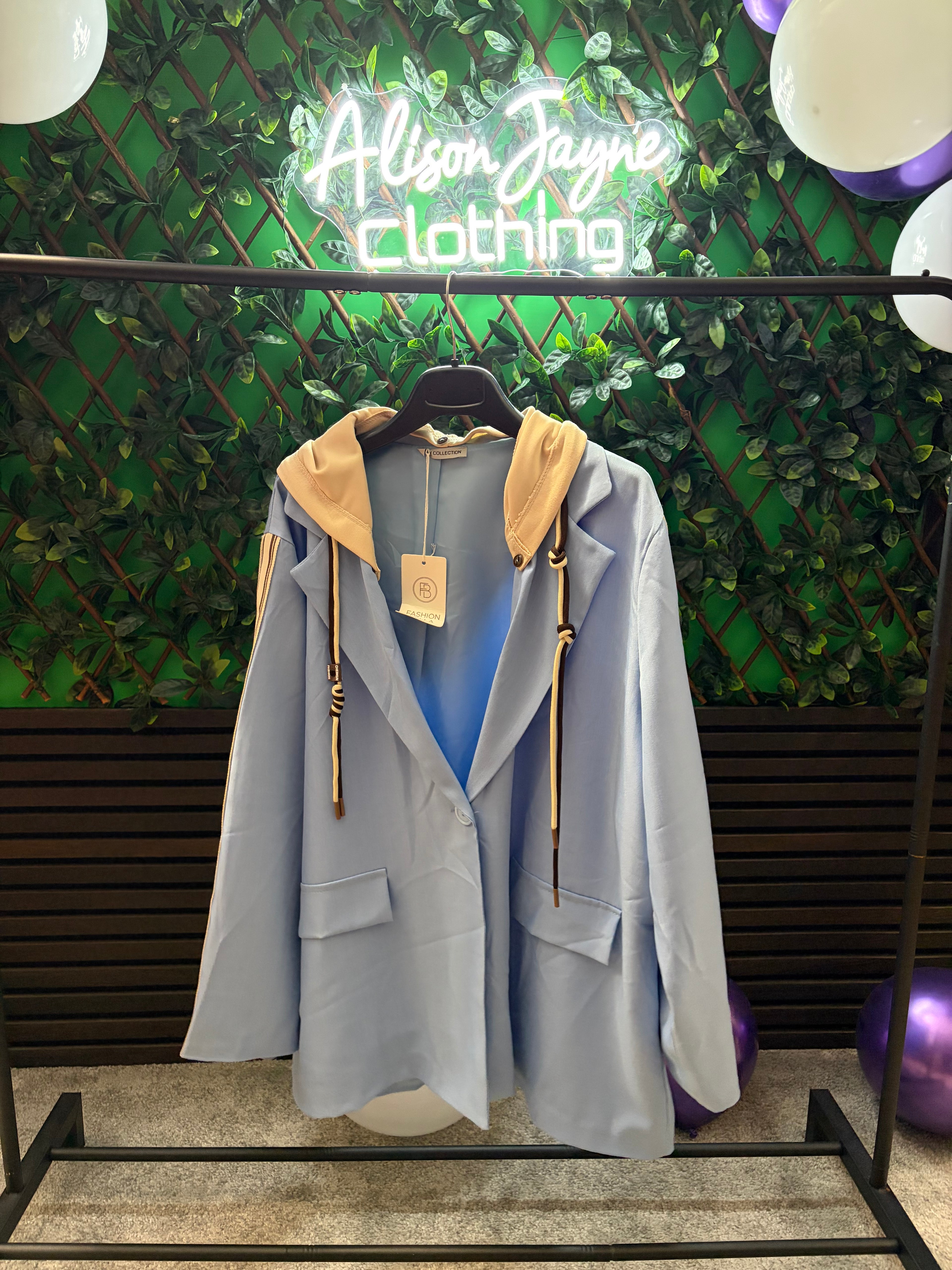 PLUS SIZE Blazer with detachable hood. (16-22)