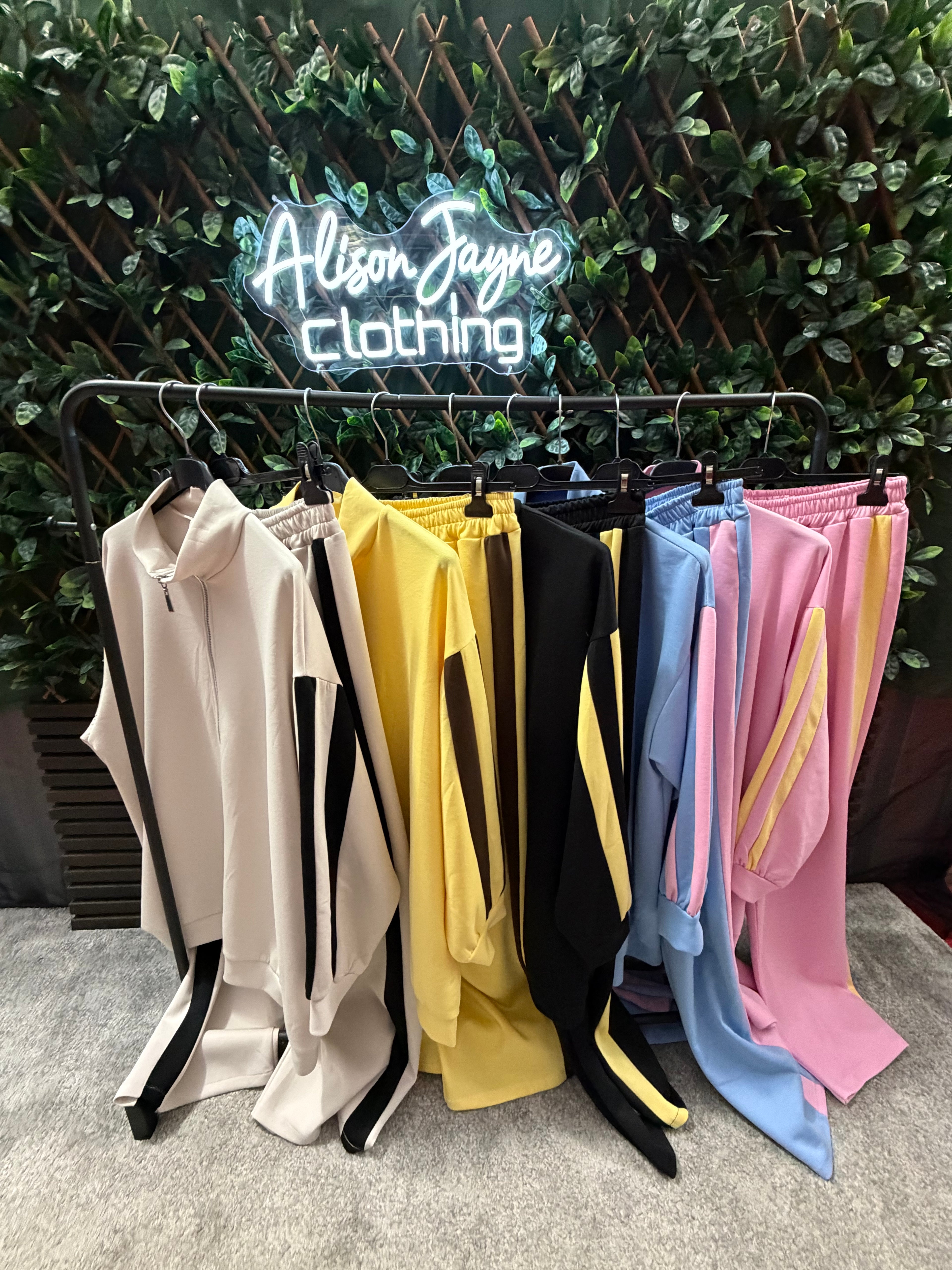 PLUS SIZE Soft, zip up tracksuit. (16-22)